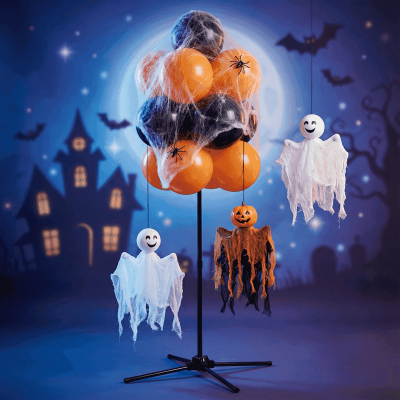 Arbre à ballons PilaMania décoré pour Halloween avec des fantômes blancs suspendus en gaze, un fantôme citrouille orange et des toiles d'araignées — décoration de ballons d'Halloween réutilisable adaptée aux enfants