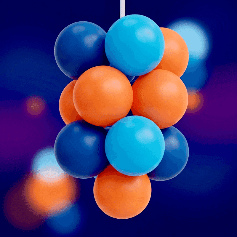 Élégante grappe de ballons suspendue pour décoration gracieuse de plafond