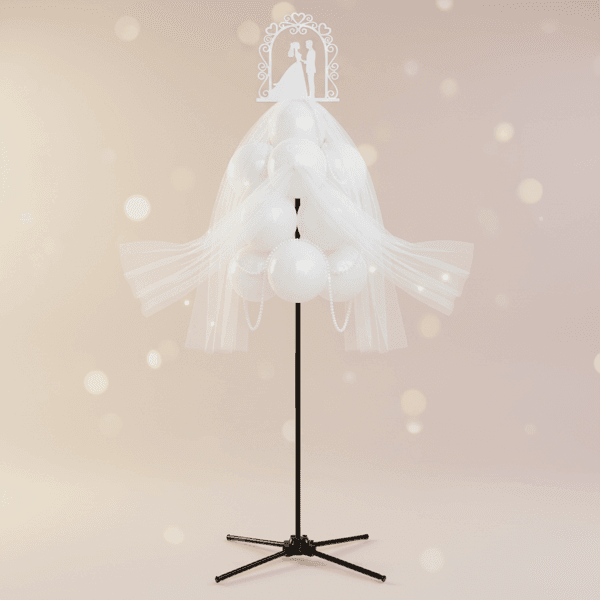 Fontaine de ballons décorée de tulle, de perles et d'un topper élégant